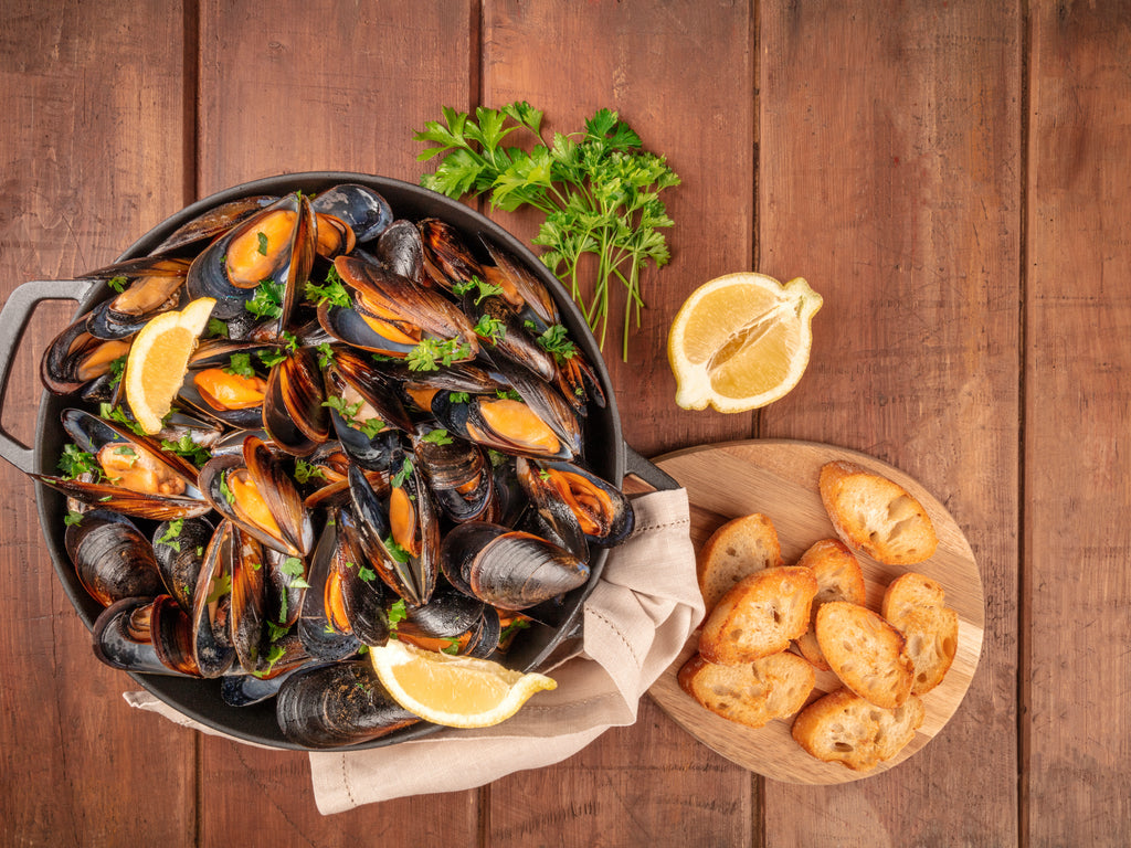 MUSSELS IN WHITE WINE AND TOMATO
